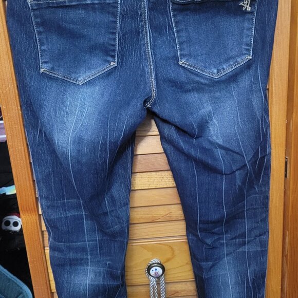 V.I.P Jean - Picture 3 of 3